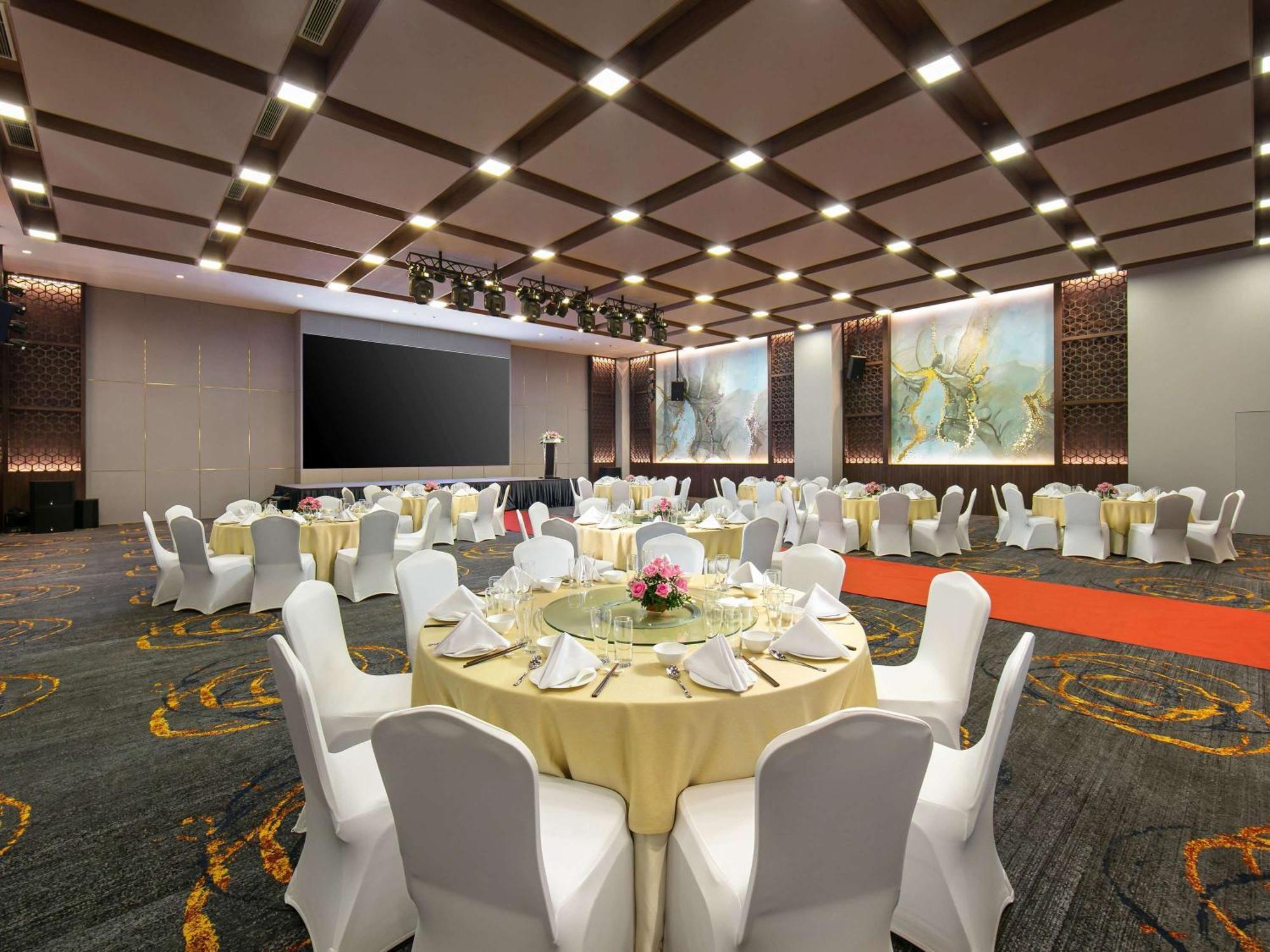 Moevenpick Living West Ханой Экстерьер фото